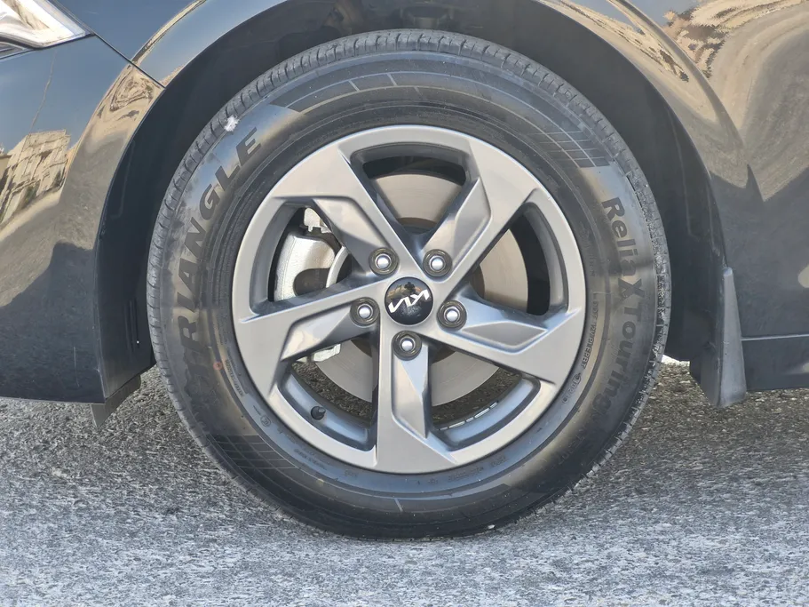 2023 Kia K5 LX 
