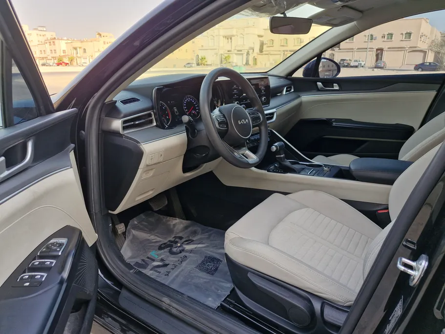 2023 Kia K5 LX 