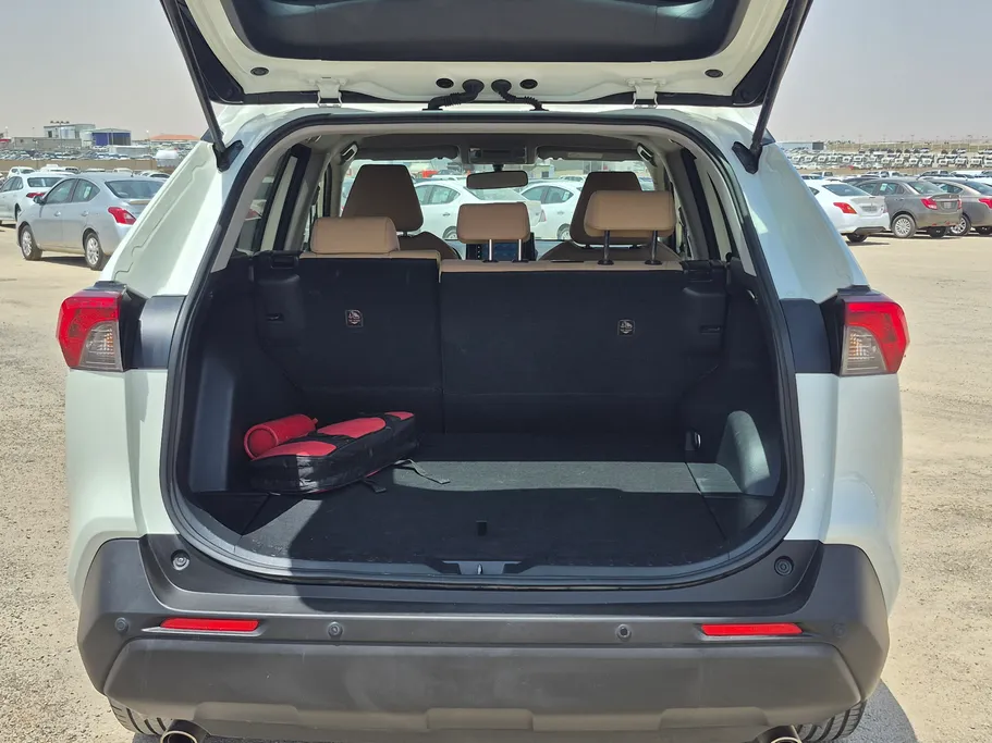 2022 Toyota RAV4 LE 