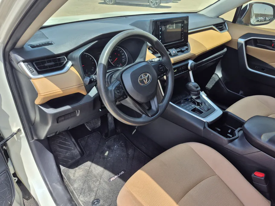 2022 Toyota RAV4 LE 