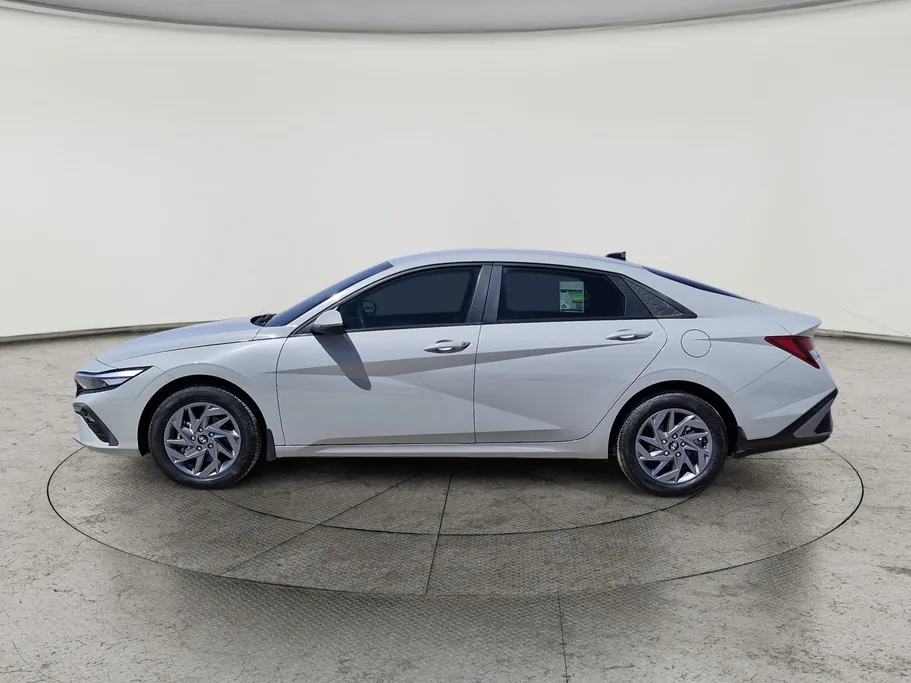 2024 Hyundai Elantra Smart 