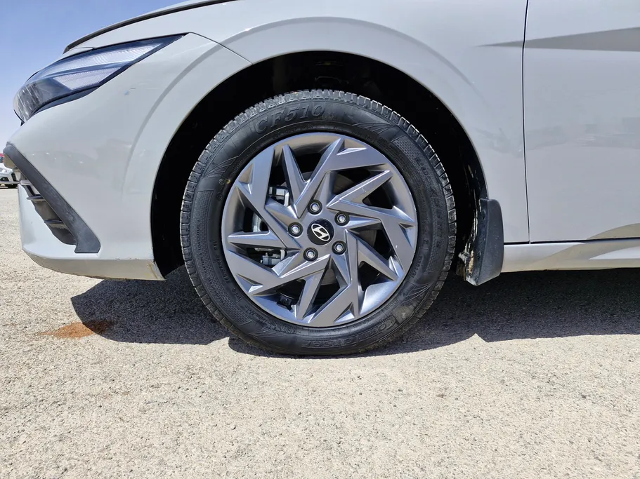 2024 Hyundai Elantra Smart 