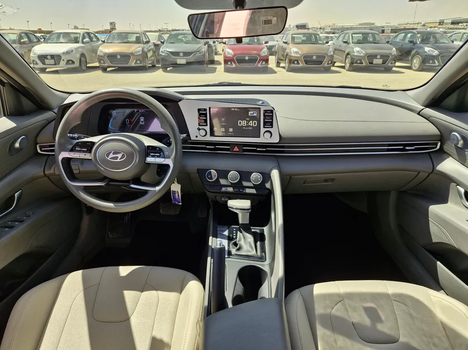 2024 Hyundai Elantra Smart 