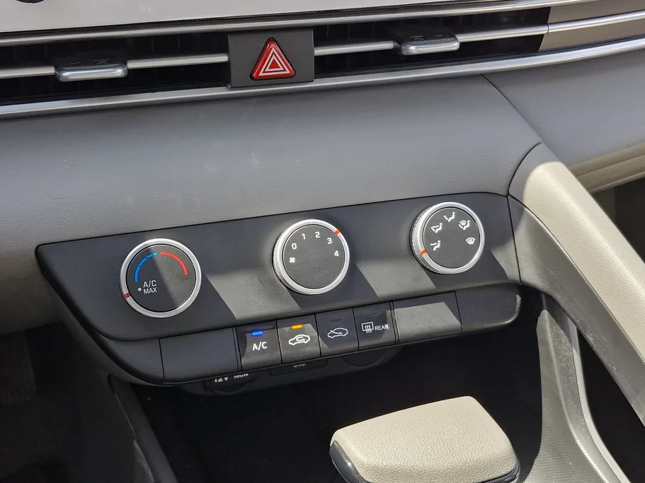 2024 Hyundai Elantra Smart 