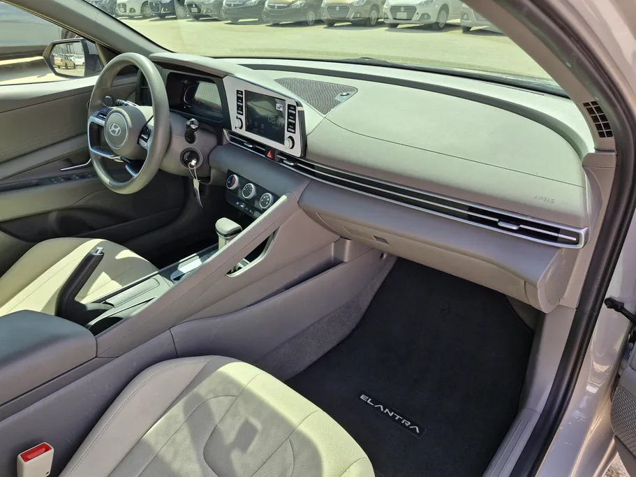 2024 Hyundai Elantra Smart 