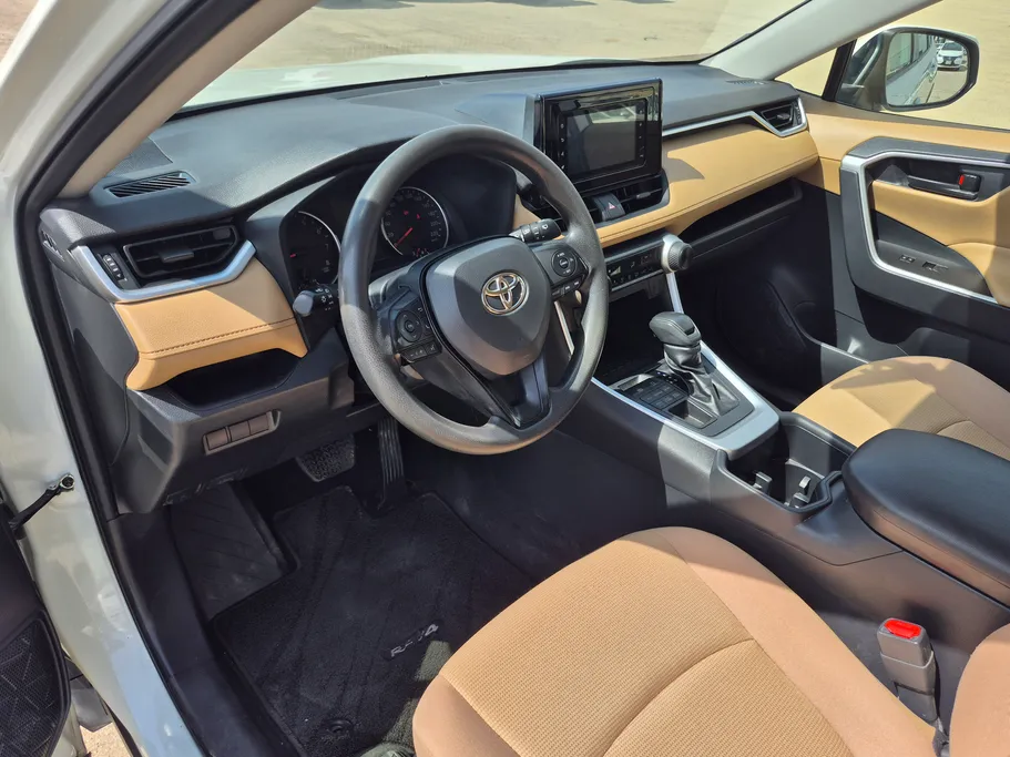 2022 Toyota RAV4 LE 