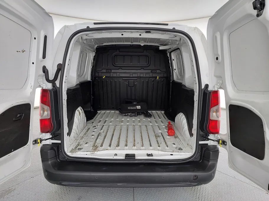 2022 Peugeot Partner Short van 