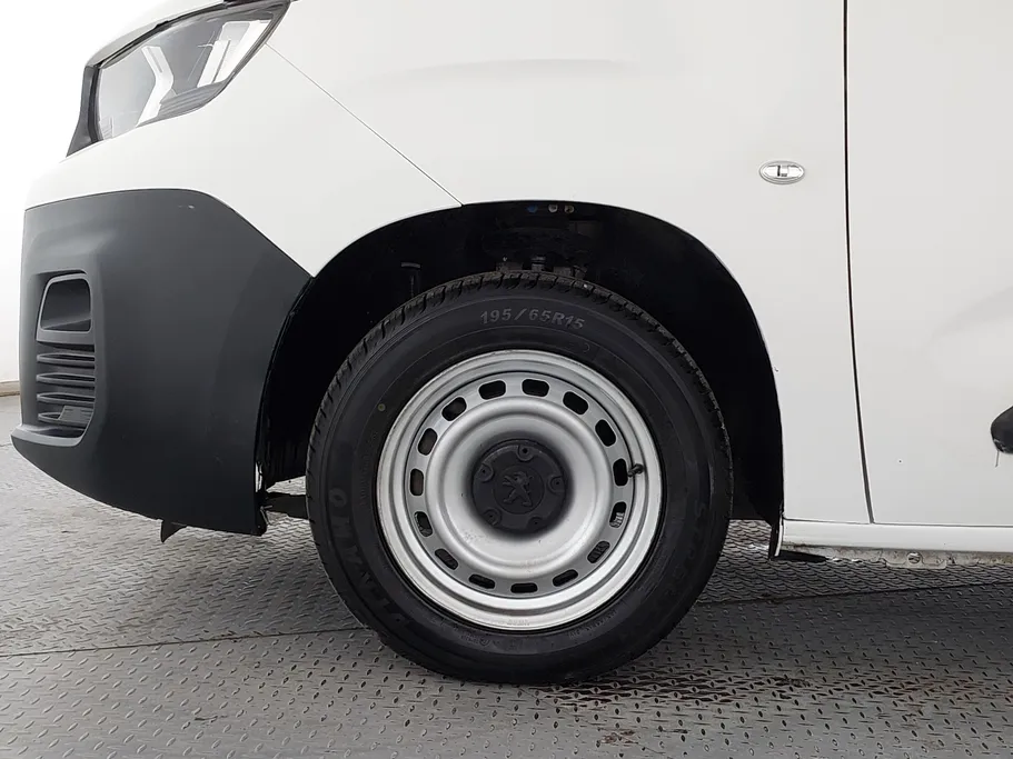 2022 Peugeot Partner Short van 
