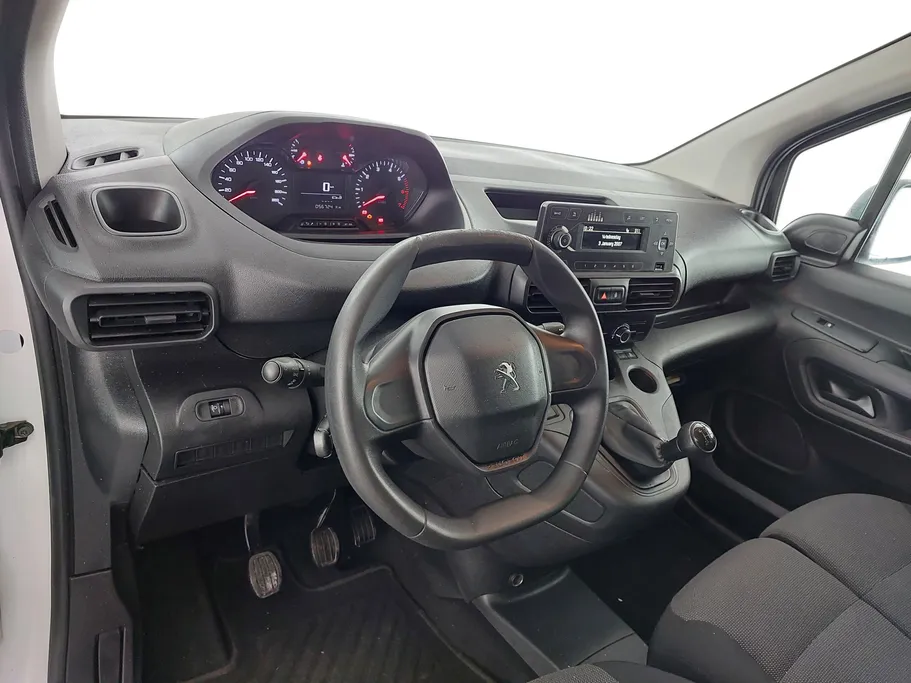 2022 Peugeot Partner Short van 