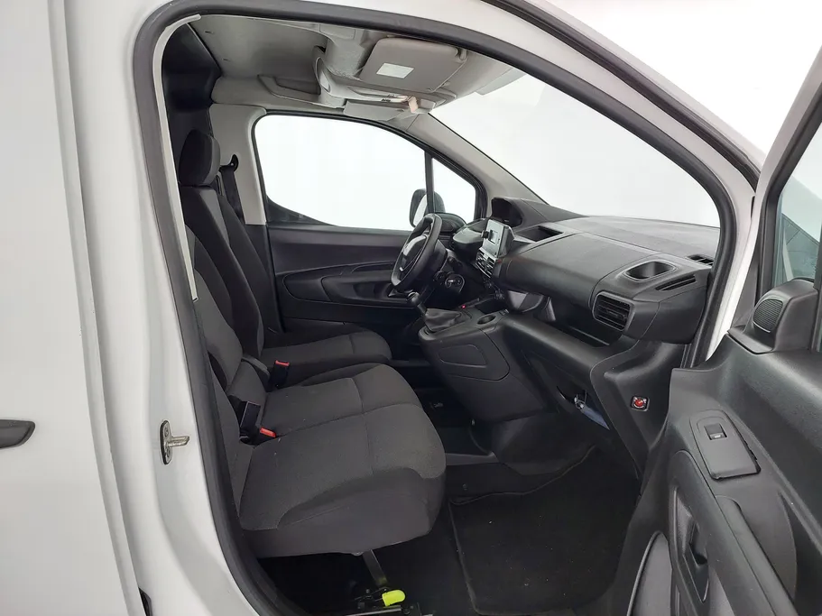 2022 Peugeot Partner Short van 