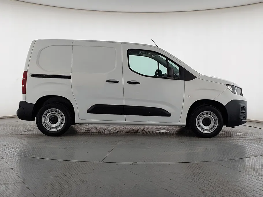 2022 Peugeot Partner Short van 