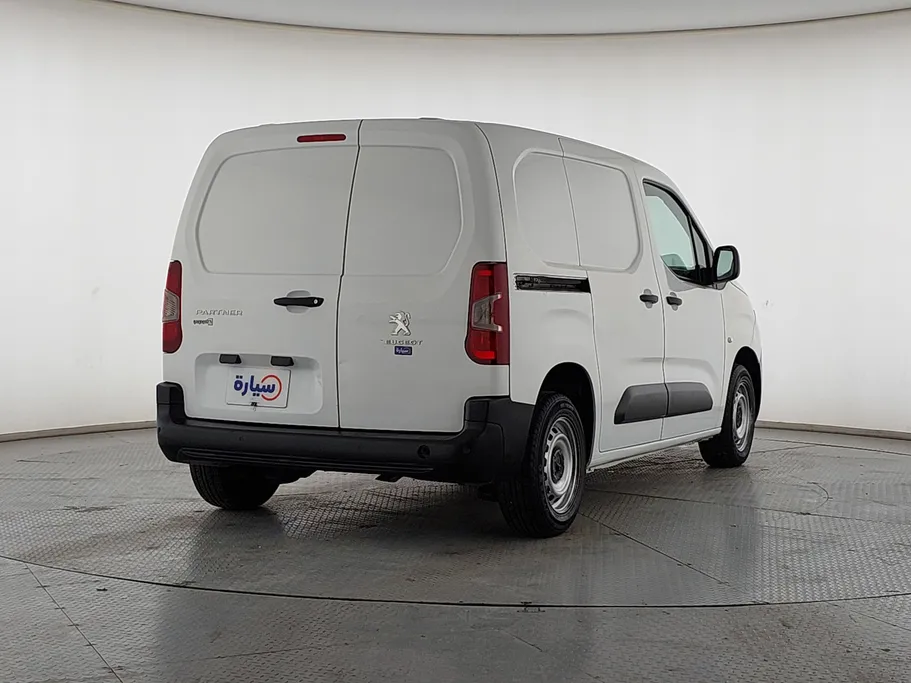 2022 Peugeot Partner Short van 