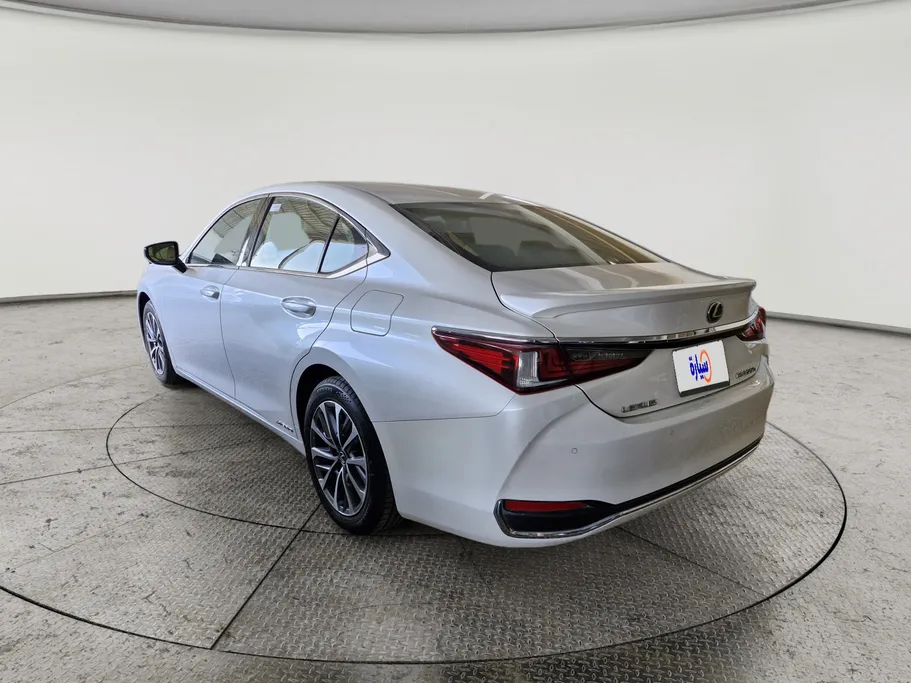 2022 Lexus ES 300 H 