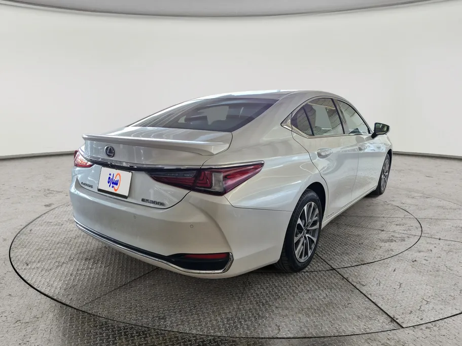 2022 Lexus ES 300 H 