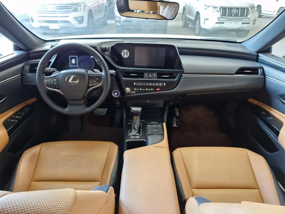 2022 Lexus ES 300 H 