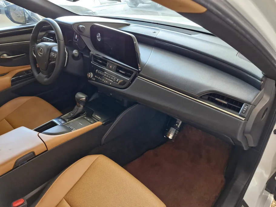 2022 Lexus ES 300 H 
