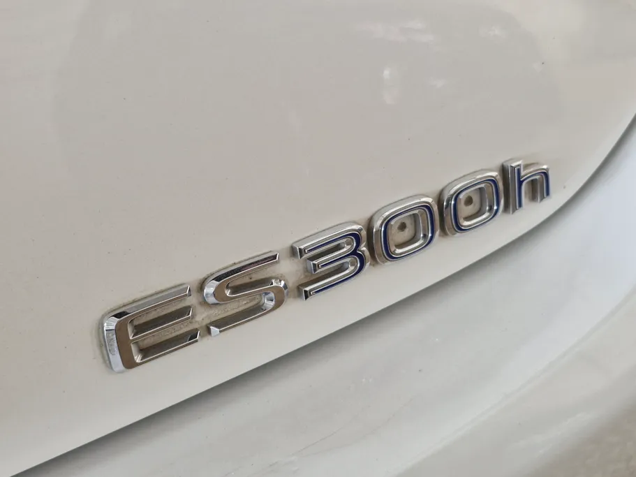 2022 Lexus ES 300 H 