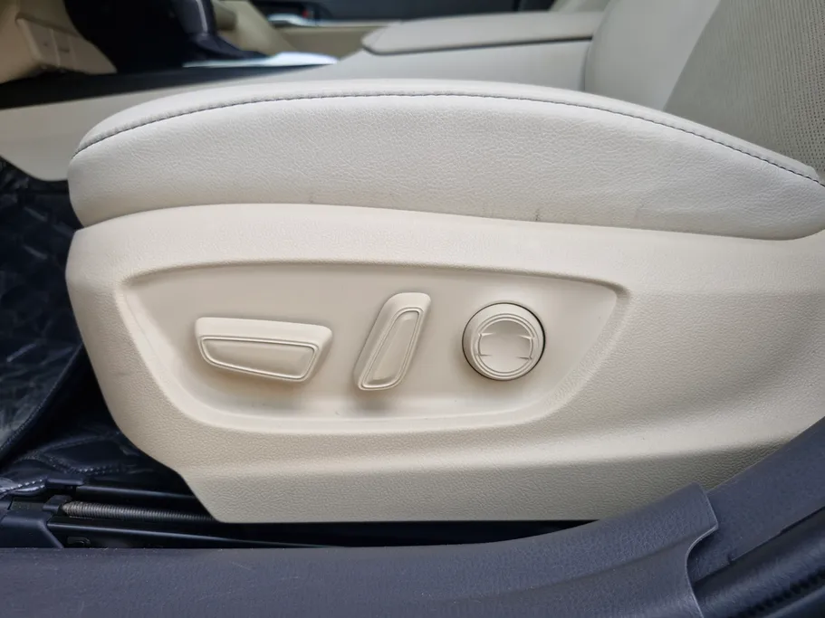 2024 Toyota Camry  GLEX 