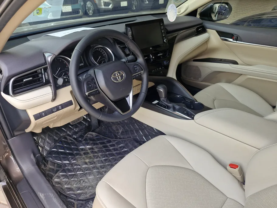 2024 Toyota Camry  GLEX 