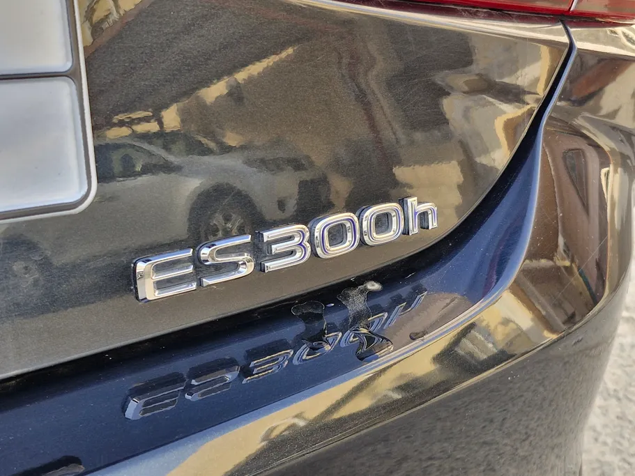 2022 Lexus ES 300 AH Hybrid  