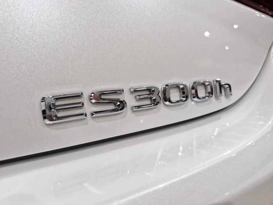 2024 Lexus ES 300 H 