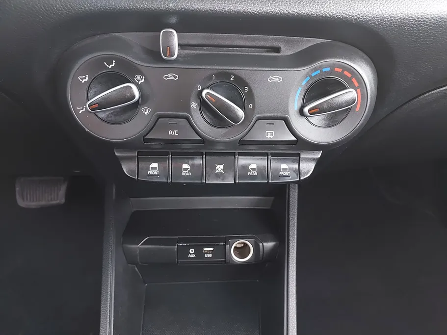 2022 Kia Pegas LX 