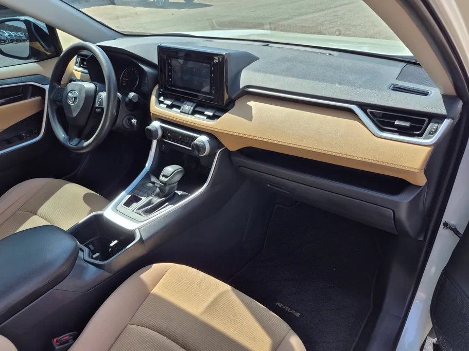 2022 Toyota RAV4 LE 