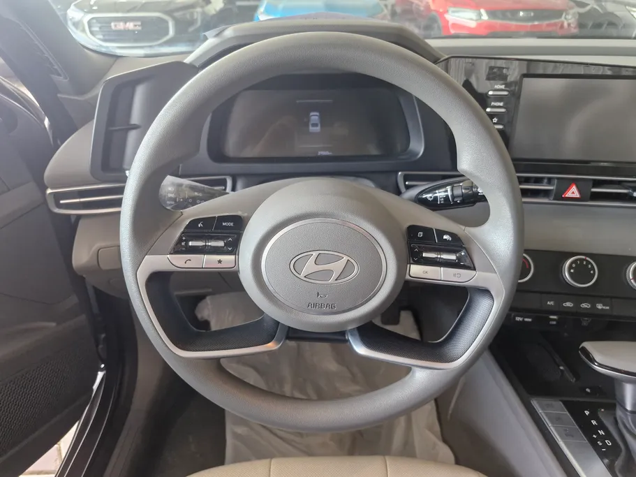 2024 Hyundai Elantra Smart 