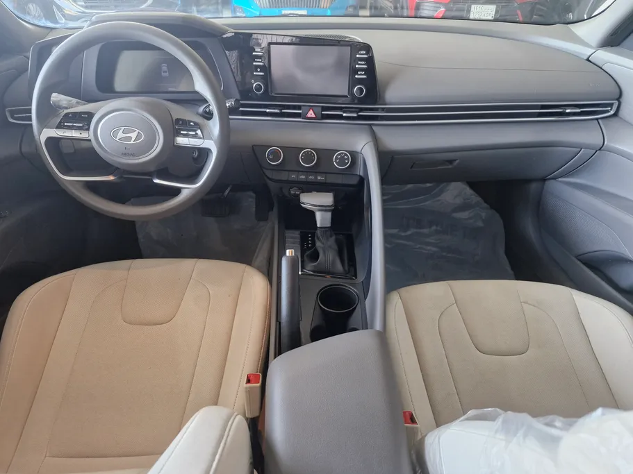 2024 Hyundai Elantra Smart 
