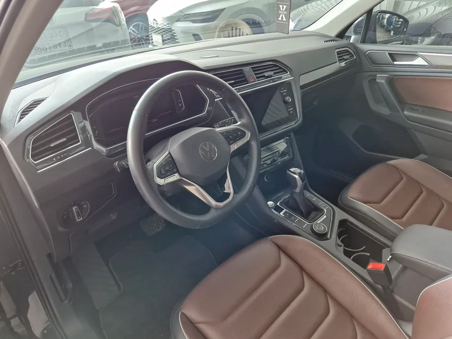 2023 Volkswagen Tiguan SE 