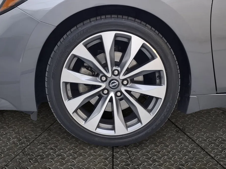 2023 Nissan Maxima SR 