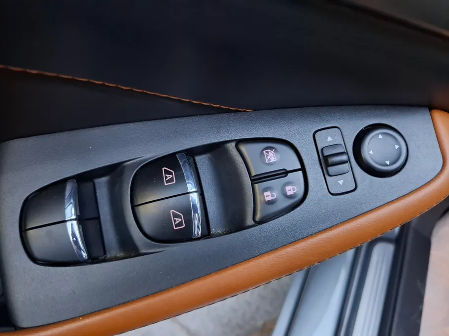 2023 Nissan Maxima SR 
