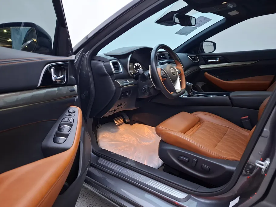2023 Nissan Maxima SR 