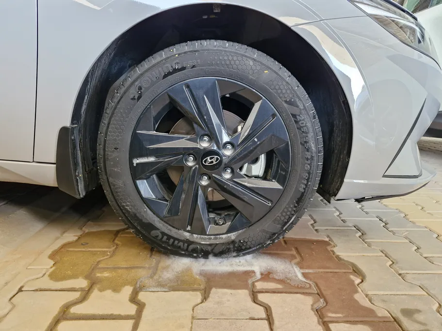 2023 Hyundai Elantra Smart 
