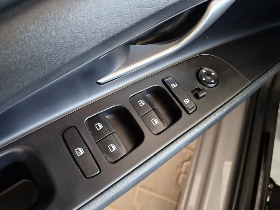 2023 Hyundai Elantra Smart 