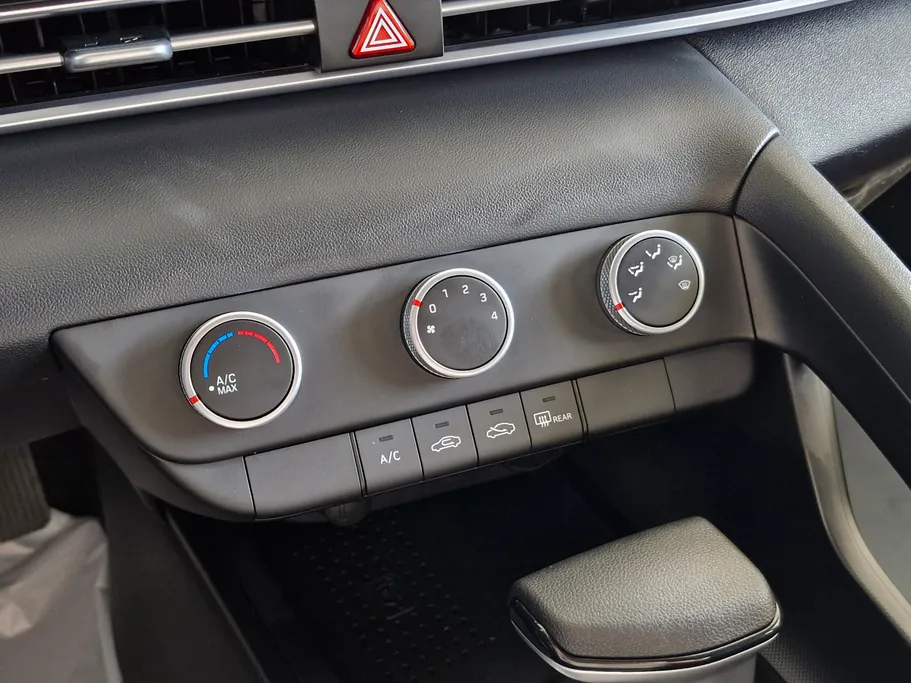 2023 Hyundai Elantra Smart 