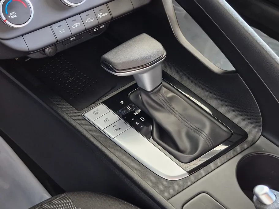 2023 Hyundai Elantra Smart 