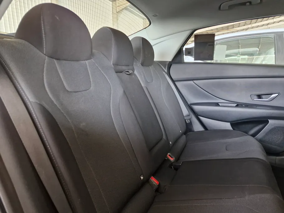 2023 Hyundai Elantra Smart 