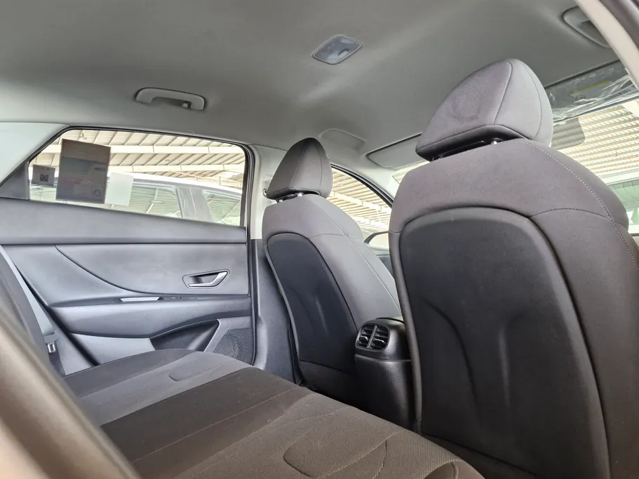 2023 Hyundai Elantra Smart 