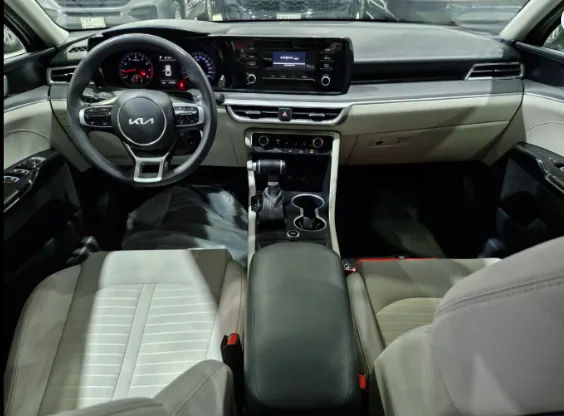 2022 Kia K5 LX 