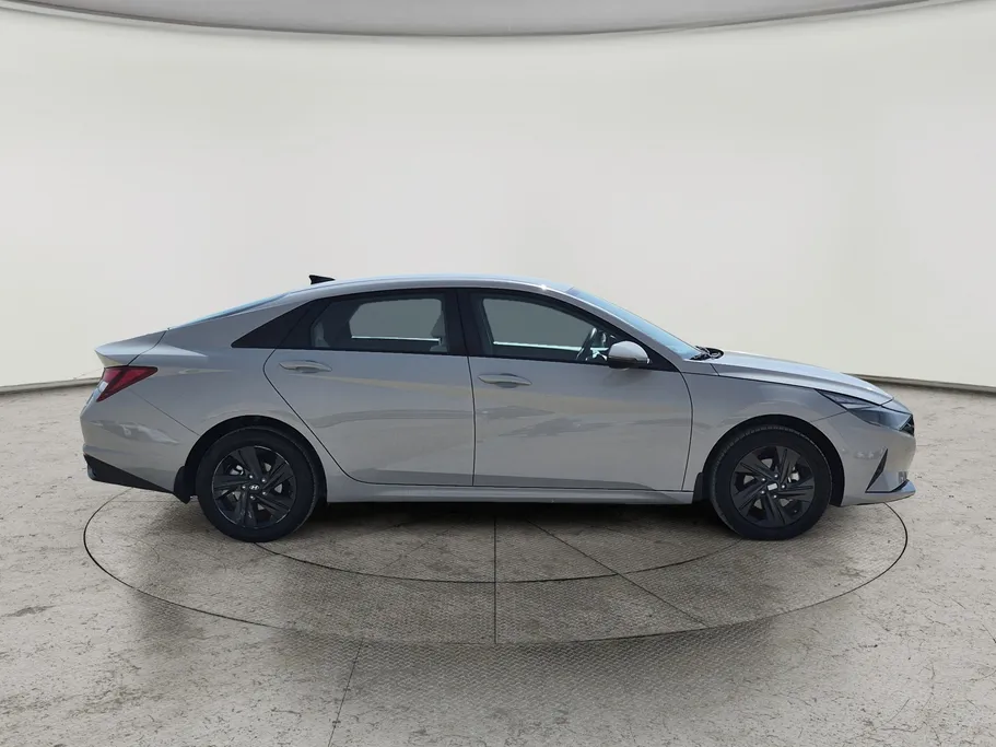 2023 Hyundai Elantra Smart 