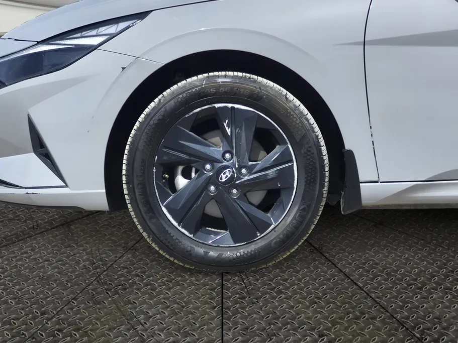 2023 Hyundai Elantra Smart 