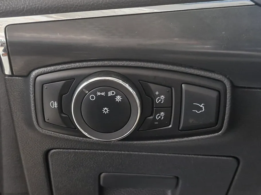 فورد تورس SE 2020 