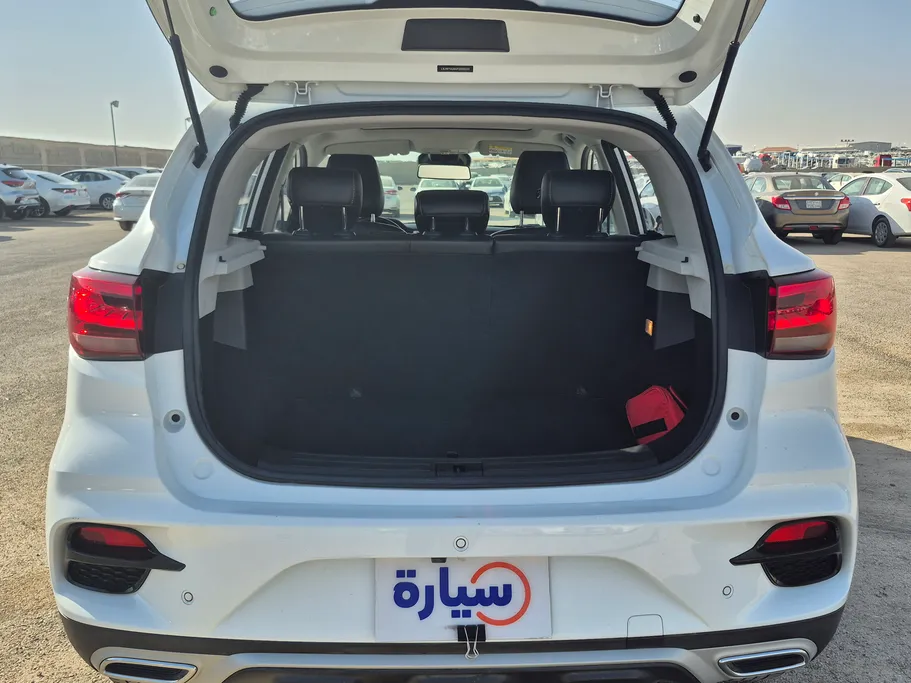 2023 MG ZS LUX 