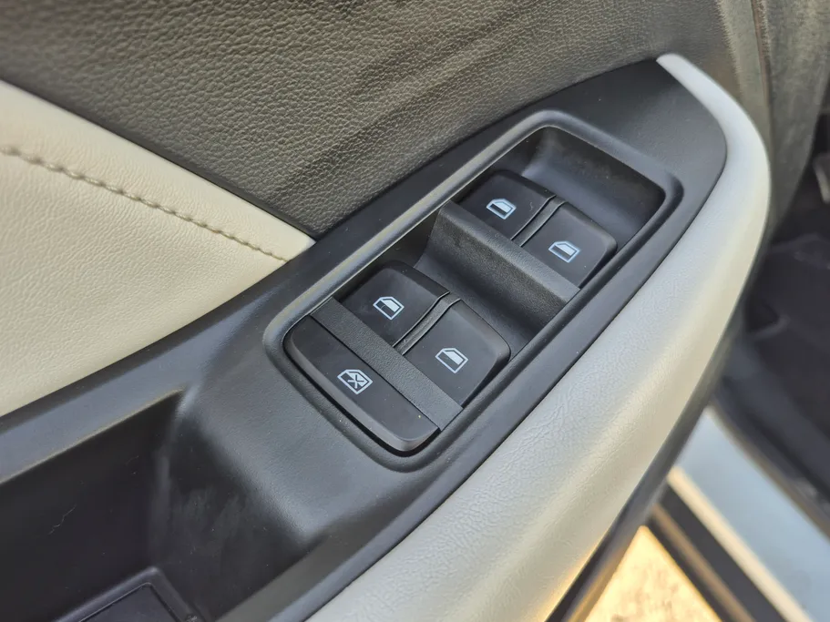 2023 MG ZS LUX 