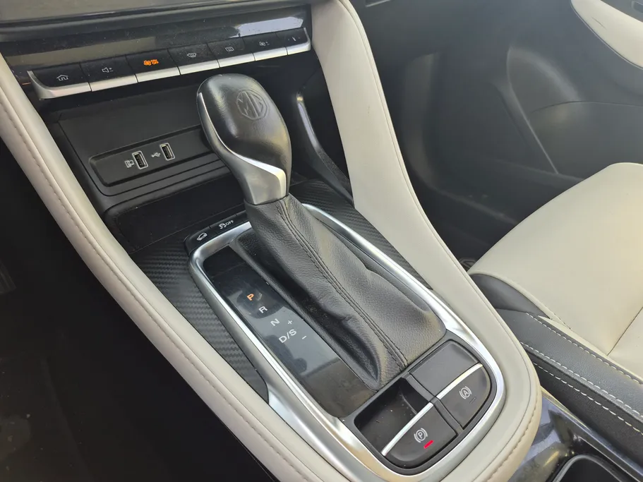2023 MG ZS LUX 