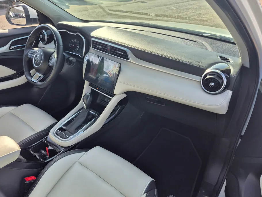 2023 MG ZS LUX 