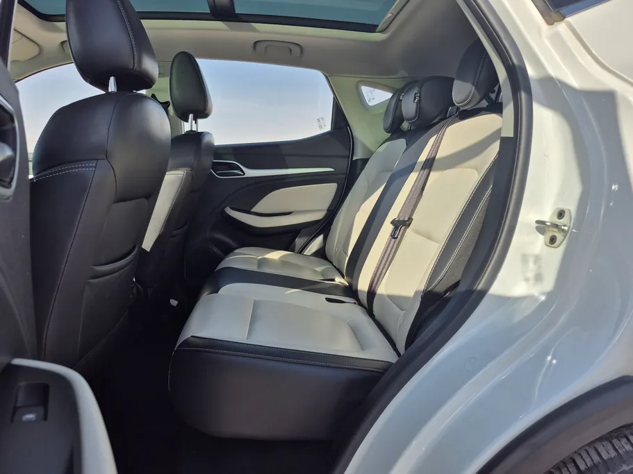 2023 MG ZS LUX 