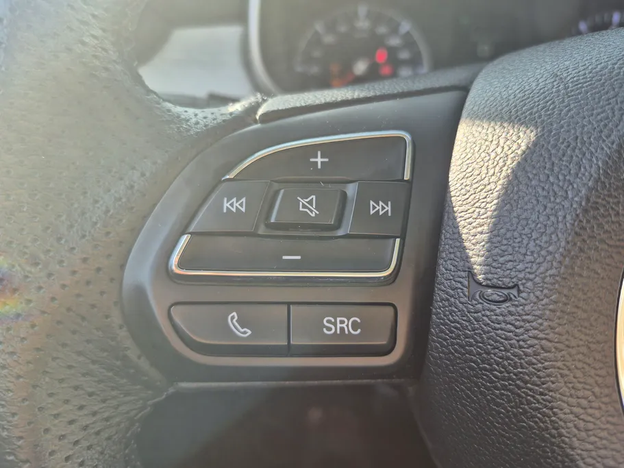2023 MG ZS LUX 