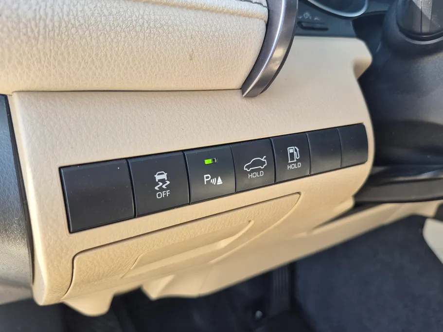 2022 Toyota Camry  LE HEV 